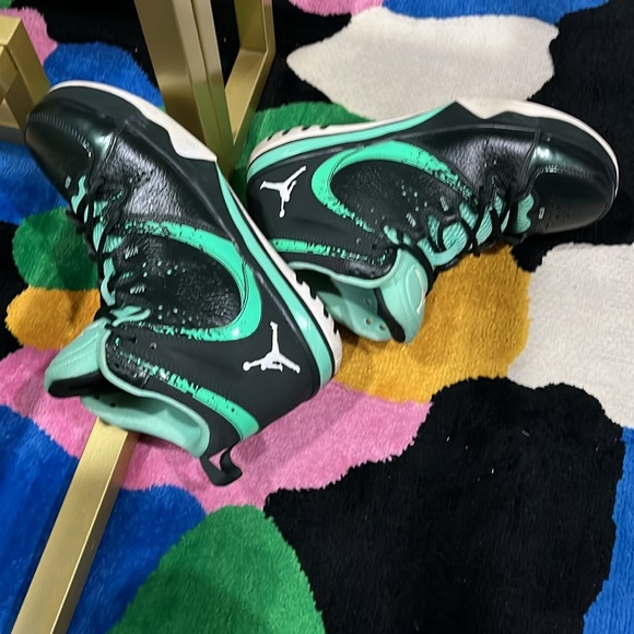 Gently used air Jordan for men size 8 bought it from Nike New York in 2014 - Picture 4 of 7